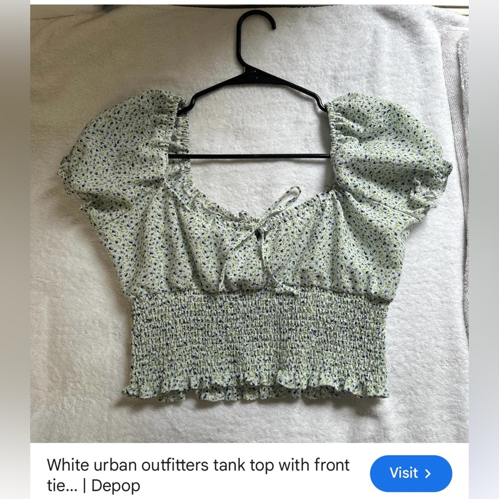 Urban outfitters top Size medium